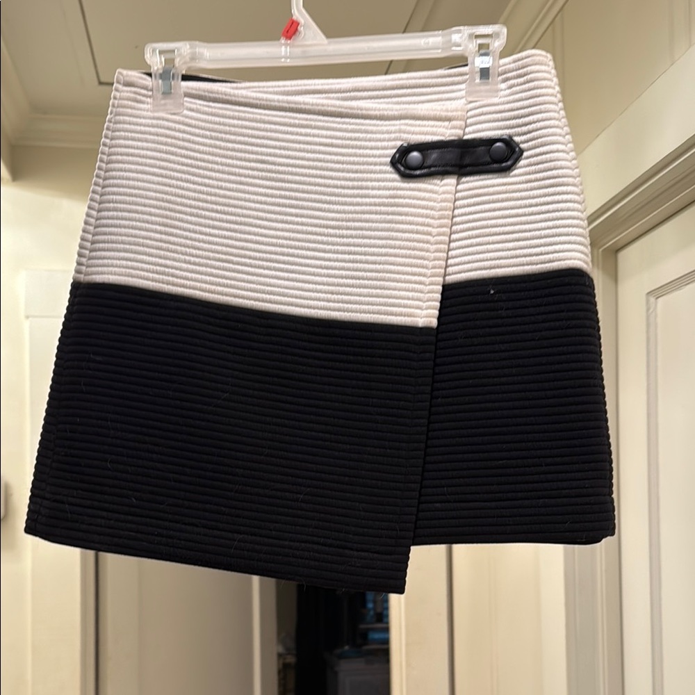 Alice + Olivia Black and Cream Mini Skirt